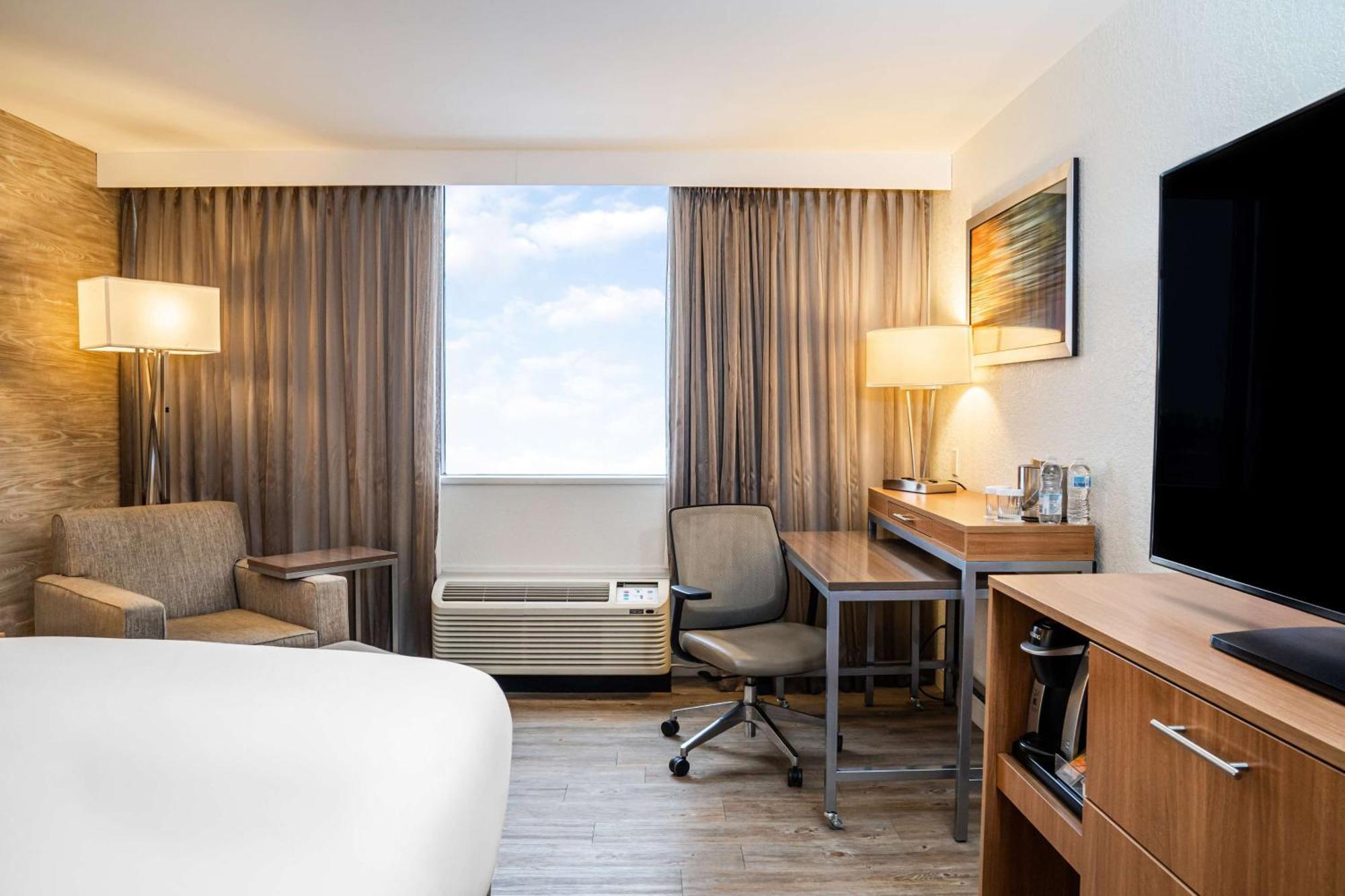 ซันบริดจ์ โฮเทล แอนด์ คอนเฟอเรนซ์ เซ็นเตอร์ คิทเชนเนอร์ Hotel คิทเชอเนอร์ ภายนอก รูปภาพ